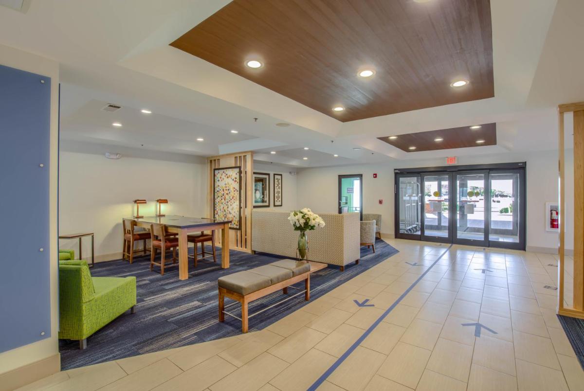 Holiday Inn Express Hotel & Suites Gulf Shores an IHG Hotel - image 2