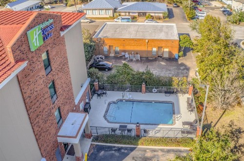 Holiday Inn Express Hotel & Suites Gulf Shores an IHG Hotel - image 46