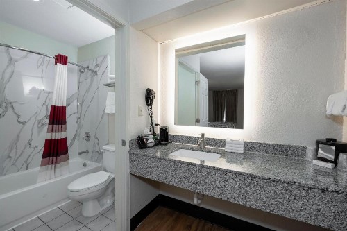 Red Roof Inn Gulf Shores - image 10