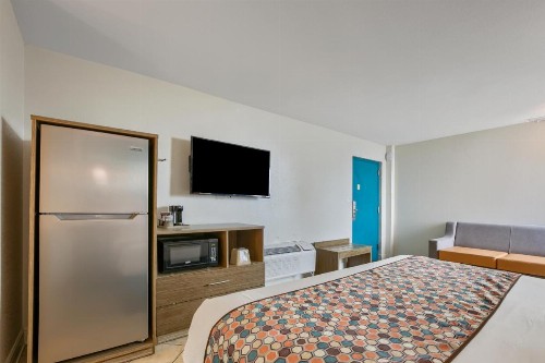 Beachside Resort Hotel - image 10