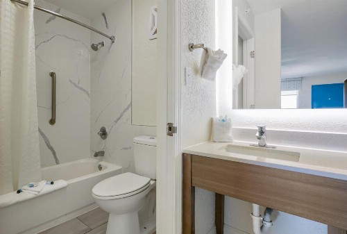 Beachside Resort Hotel - image 12