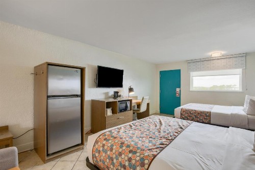 Beachside Resort Hotel - image 18