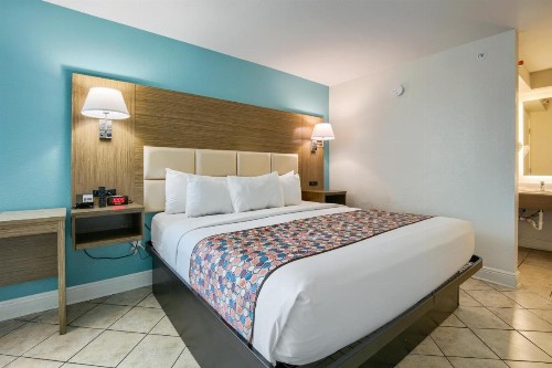Beachside Resort Hotel - image 22
