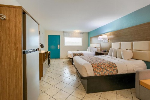 Beachside Resort Hotel - image 24