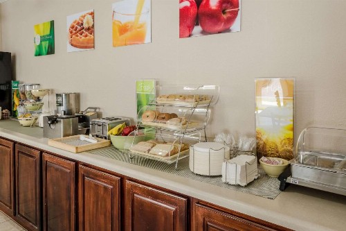 Quality Inn Ft. Morgan Road-Hwy 59 - image 3