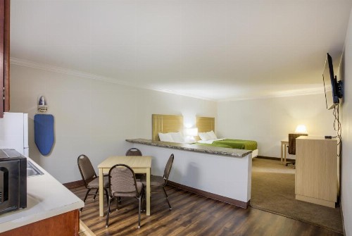 Quality Inn Ft. Morgan Road-Hwy 59 - image 4