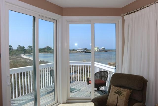 Boathouse Home - image 3