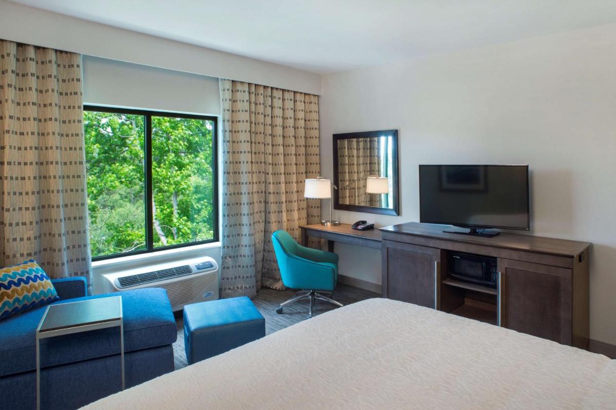 Hampton Inn Gulf Shores - image 7