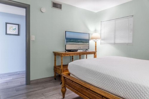 Gulf Tower Unit 8B - image 15