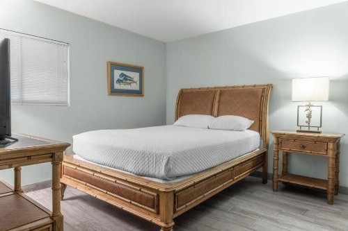 Gulf Tower Unit 8B - image 22