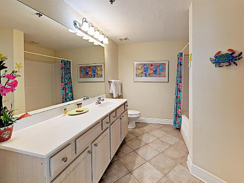 931 W Beach Blvd Condo - image 3