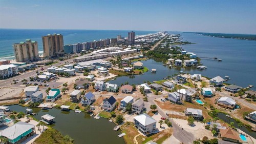 214 Shoreland Home - image 11