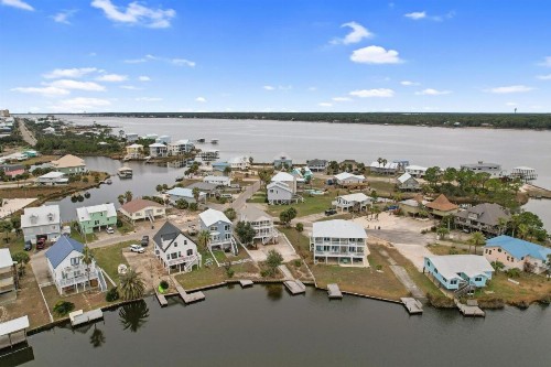 214 Shoreland Home - image 12