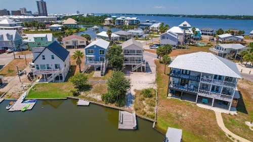 214 Shoreland Home - image 14
