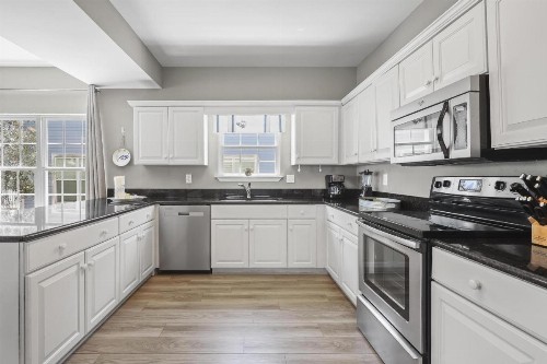 214 Shoreland Home - image 17