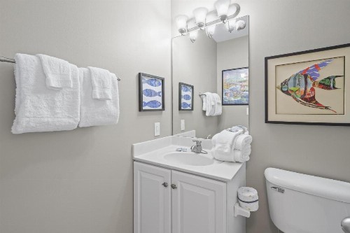 214 Shoreland Home - image 18
