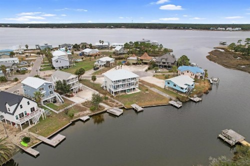 214 Shoreland Home - image 22