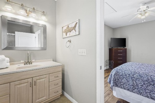 214 Shoreland Home - image 30