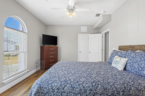 214 Shoreland Home - image 50