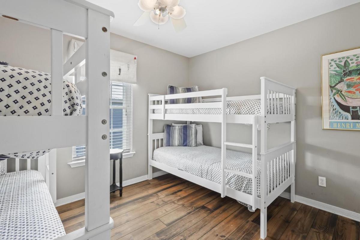 214 Shoreland Home - image 6