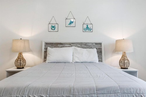 Cottage by the Sea 'M'