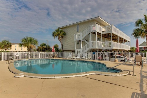 Moonraker Condos - image 1