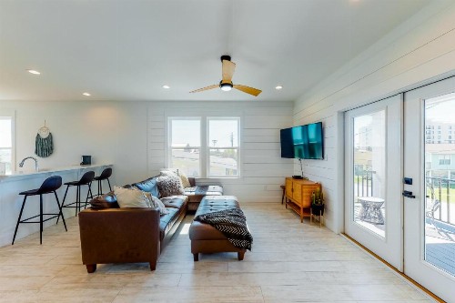 Cactus Cove Hangout - image 10