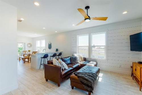 Cactus Cove Hangout - image 6