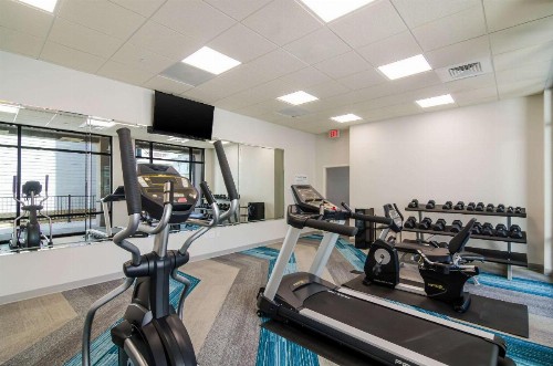 Comfort Inn & Suites - image 11