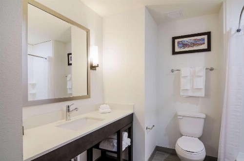 Comfort Inn & Suites - image 18