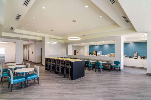 Comfort Inn & Suites - image 19