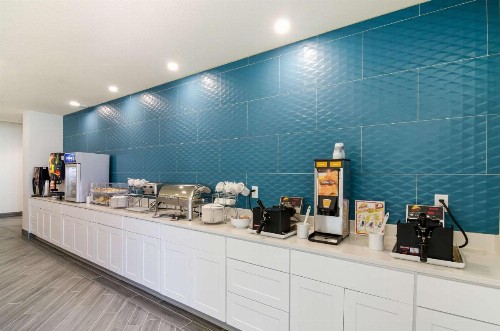 Comfort Inn & Suites - image 30