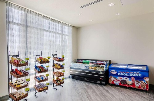 Comfort Inn & Suites - image 34