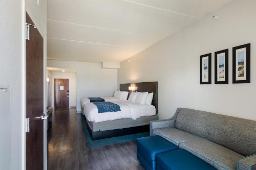 Comfort Inn & Suites - image 5