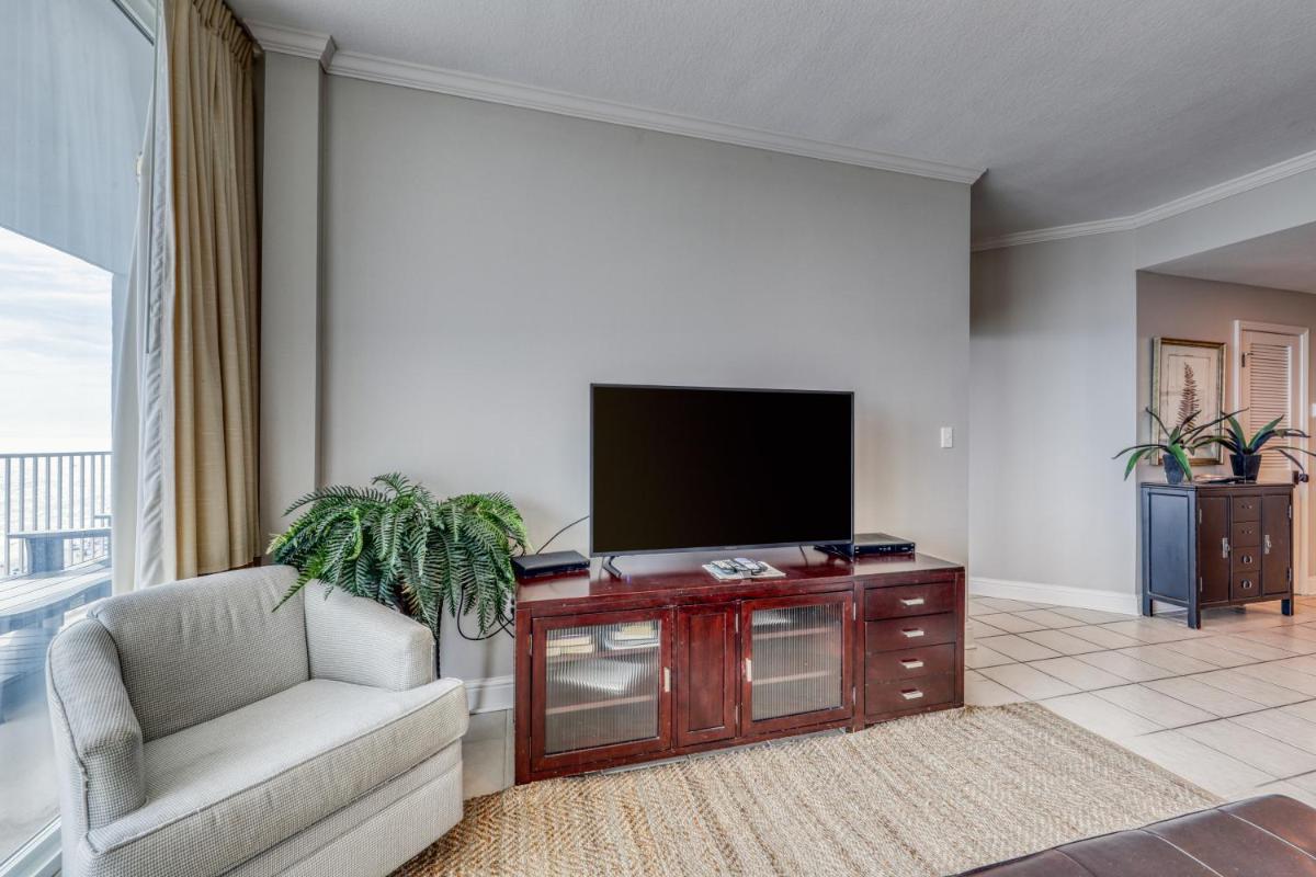The Lighthouse Condos - image 6