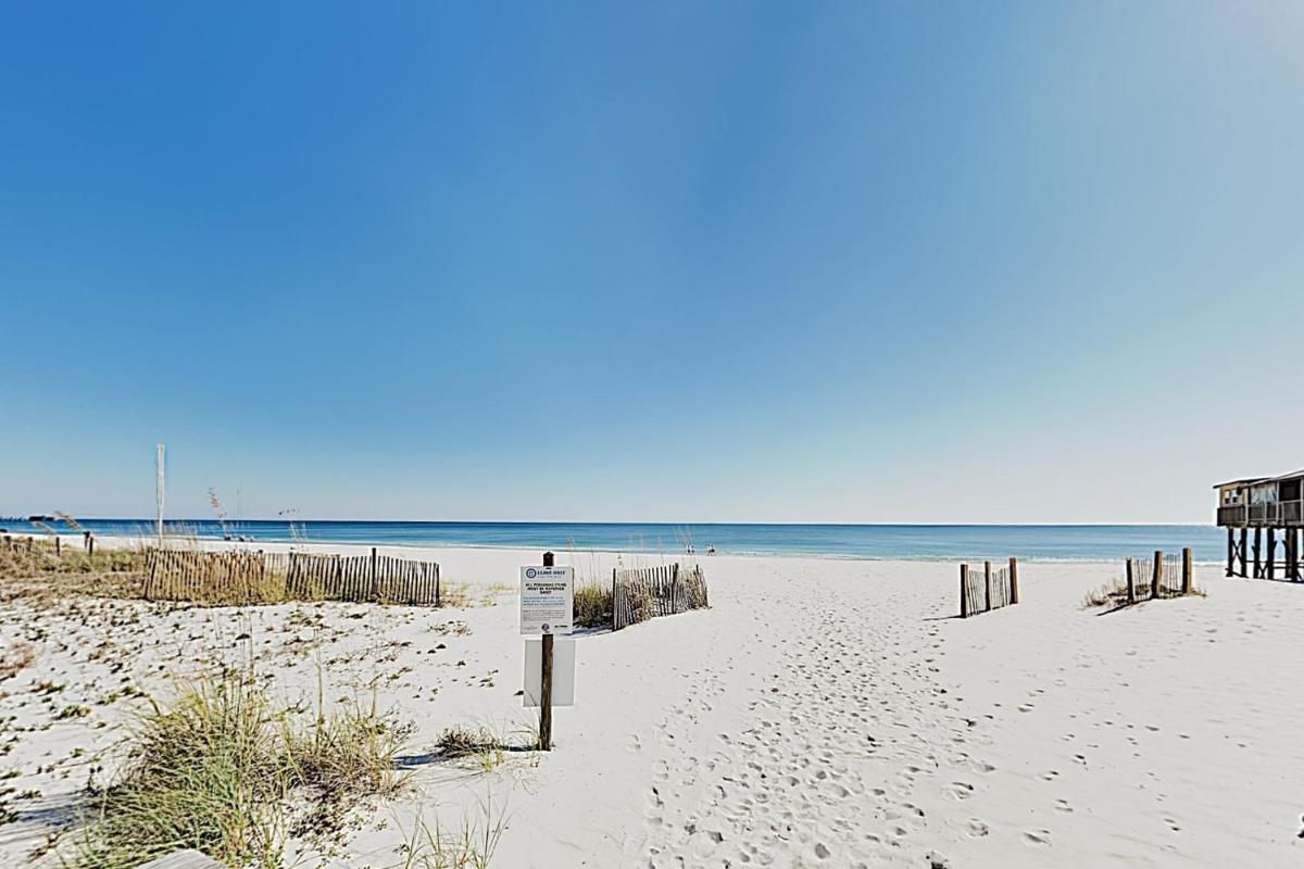 Walk Everywhere! Charming Gulf-View Condo with Pool condo - image 2