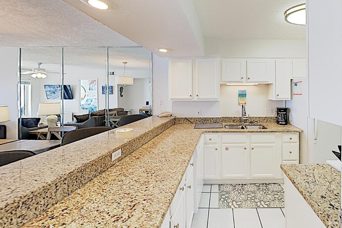Walk Everywhere! Charming Gulf-View Condo with Pool condo - image 4