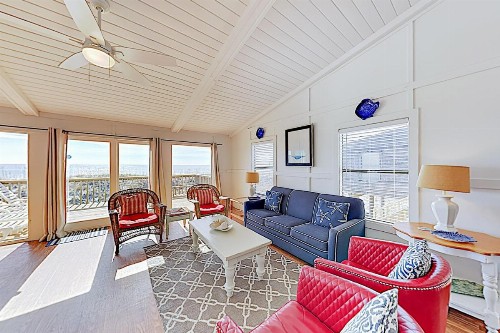 Beachside “Daydream Hideaway” w/ Vast Gulf Views home - image 8