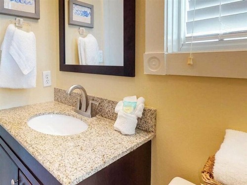 West Beach Bungalow by Meyer Vacation Rentals - image 11