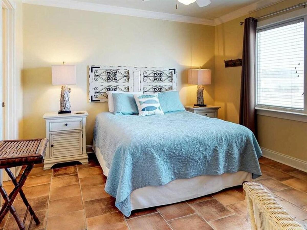 West Beach Bungalow by Meyer Vacation Rentals - image 6
