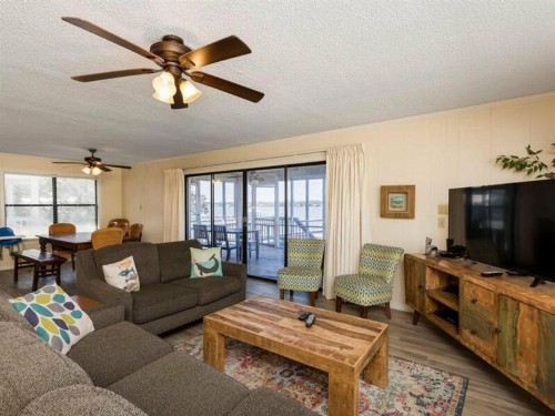 The Flip Side by Meyer Vacation Rentals - image 3