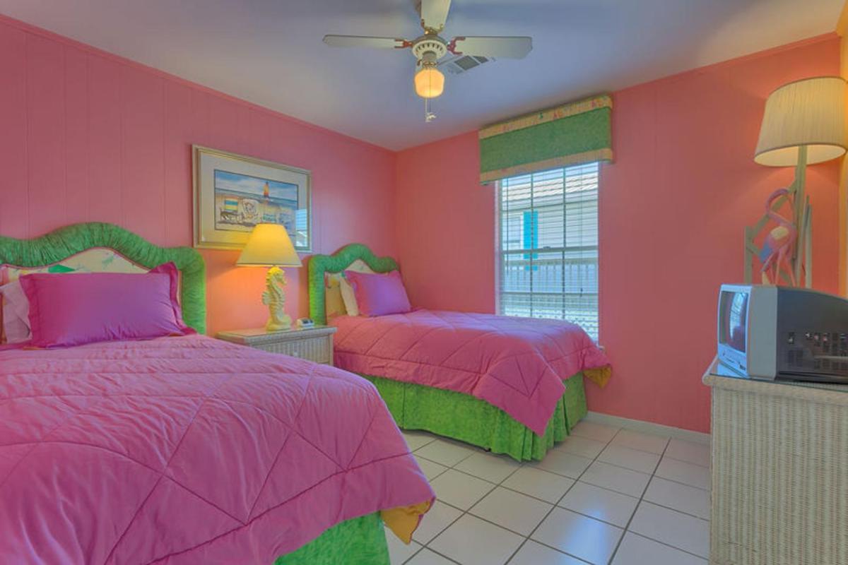 The Purple House by Meyer Vacation Rentals - image 6