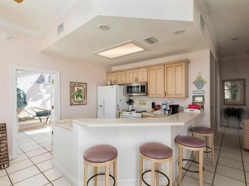 Pink Palace by Meyer Vacation Rentals - image 6
