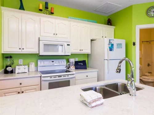 Plum Cute by Meyer Vacation Rentals - image 10