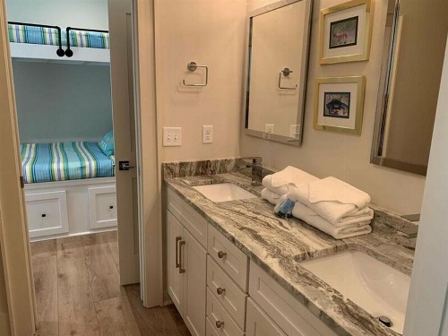 Captain's Landing by Meyer Vacation Rentals - image 3