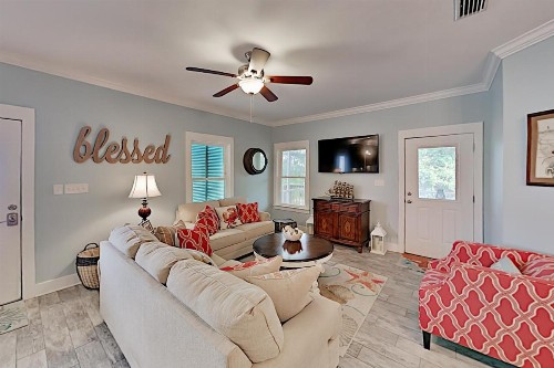 Stylish Beach Cottage with 2 Pools & Screened Deck cottage - image 3