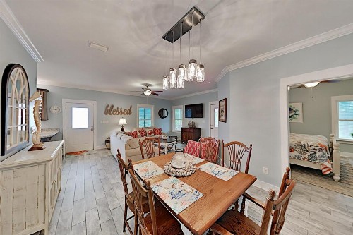 Stylish Beach Cottage with 2 Pools & Screened Deck cottage - image 6