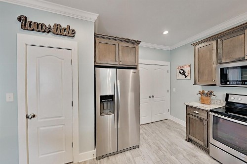 Stylish Beach Cottage with 2 Pools & Screened Deck cottage - image 7