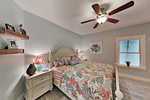 Stylish Beach Cottage with 2 Pools & Screened Deck cottage - image 8