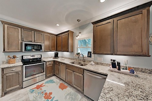 Stylish Beach Cottage with 2 Pools & Screened Deck cottage - image 9